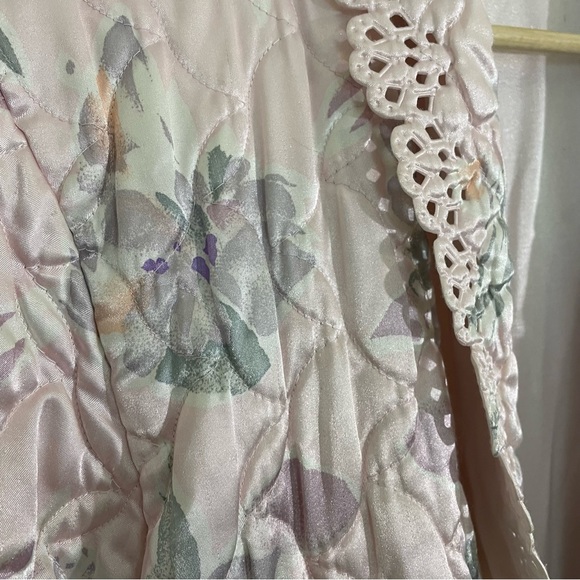 Vintage | Amazing Quilted 1960s-70s Evening Robe - Picture 3 of 9